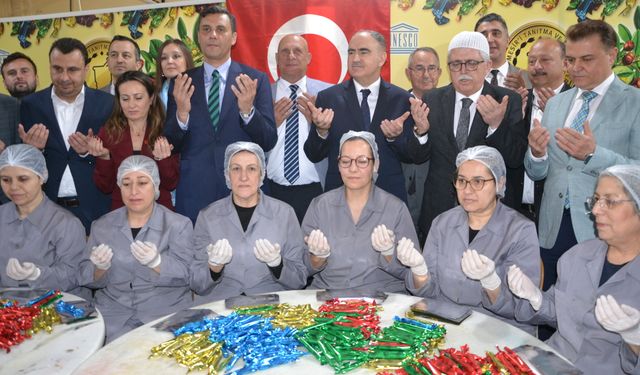 Manisa'da saçılacak 8 ton mesir macunun duası yapıldı