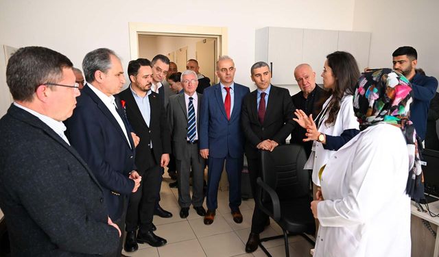 CHP Uşak Milletvekili Karaoba, Uşak Valisi'ni AK Parti'nin değil devletin valisi olmaya davet etti!