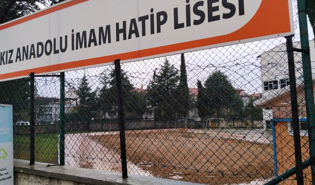 Uşak Kız İmam Hatip'teki açık yüzme havuzu toprakla kapatıldı! Türkiye'de ilk ve tekti be abi!