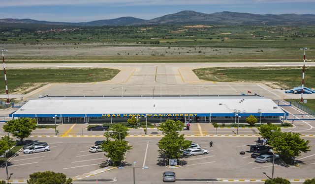 Yatırımcı kapalı olan Uşak Havalimanı ile hızlı trenin olmadığı Uşak'a niye fabrika açsın?