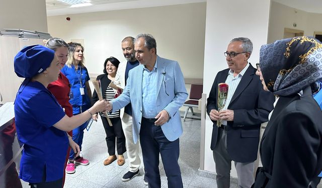 Uşak Eğitim ve Araştırma Hastanesi'ndeki hemşireler, doktorlar ve tüm sağlık personeli özveriyle çalışıyor