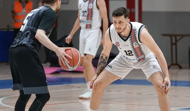 Uşak Basketbol Takımı, sezonun son maçını kıl payı farkla kazandı