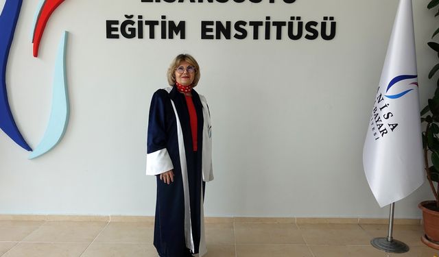 40 yıl sonra üniversiteye döndü "doktor" ünvanı aldı1