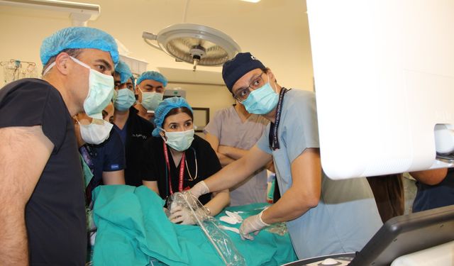 Kütahya'da bebekten doğduktan bir hafta sonra 445 gram tümör çıkarıldı