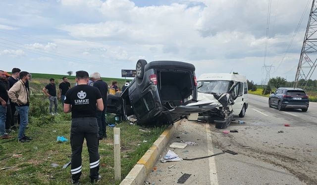 Afyonkarahisar'da feci kaza! 6'sı çocuk 9 kişi yaralı!