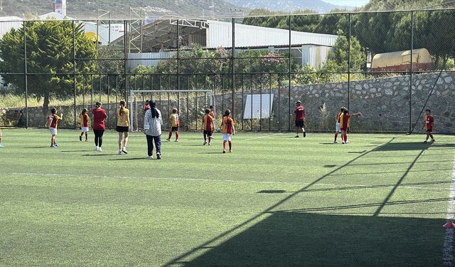 Bodrum'daki anneler Galatasaray Futbol Okulu'nda çocuklarıyla futbol maçı yaptı!