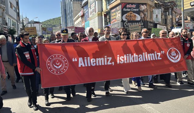 Afyonkarahisar'da, "Aile Yılı" için yürüyüş yapıldı