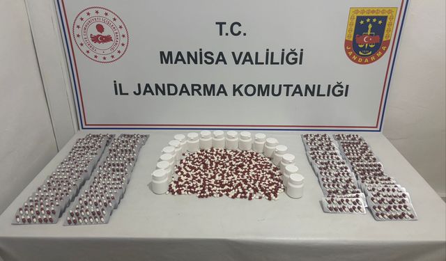 Jandarma Manisa'da 1637 sentetik ecza hap ele geçirdi