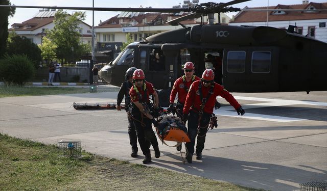 Fethiye'de kayalıklara düşen yamaç paraşütçüsü Yahor Savich kurtarıldı