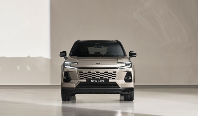 Toyota'nın yeni RAV4'ü 2026'da Türkiye'de! Şarj edilebilir hibrit RAV4, sırf elektrikle 100 km yol yapıyor