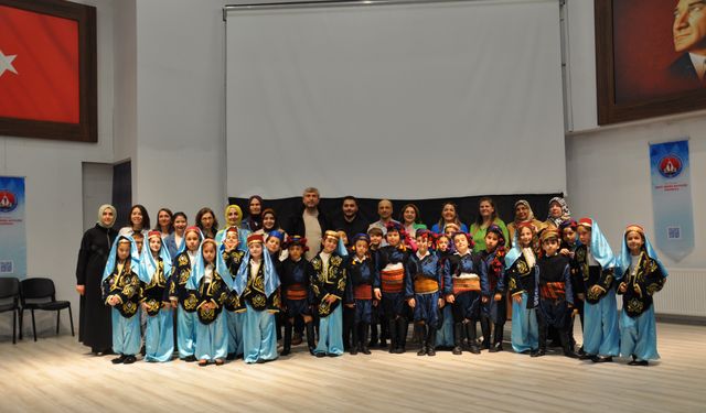 Kütahya'da miniklerin mektuptan tiyatroya uzanan yolculuğu