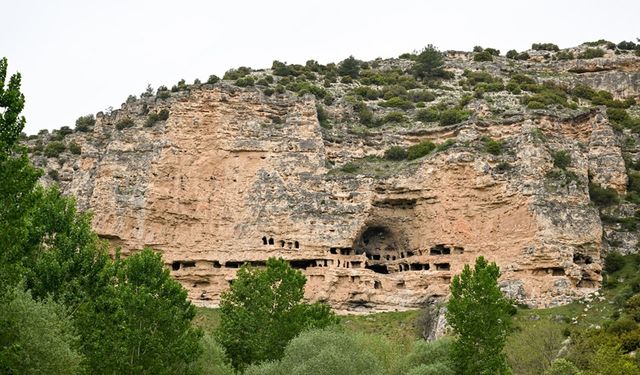 Uşak Valisi Aktaş, Pepouza Antik Kenti'nde incelemeler yaptı