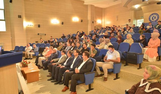 Uşak Üniversitesi'nde ailenin rolü konferansı