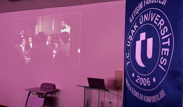 Uşak Üniversitesi öğrencileri, ileri yaştaki bireylere duygusal ve neşeli anlar yaşattı