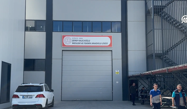 Simav'da meslek lisesi öğrencileri, fabrikada uygulamalı eğitim görüyor