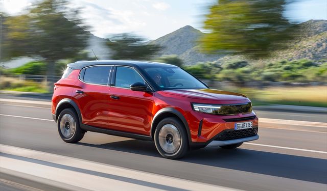 Uşak'ta sıfır kilometre satılan Opel Frontra'nın Hybrit ve Elektrikli modellerine özel kredi