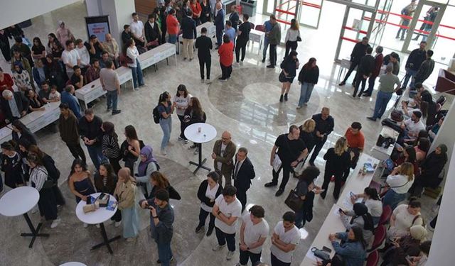 Uşak Üniversitesi mezunları, kendilerinden sonra geleceklerle deneyimlerini paylaştı