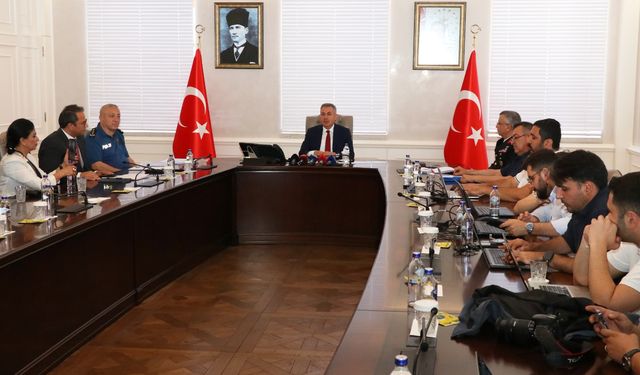İzmir Valisi Elban; "İlk dört ayda 75 suç örgütü çökertildi"