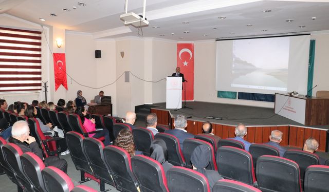 "Arkeolojik Kazılar ve Yüzey Araştırmaları" hakkında Kütahya'da konferans düzenlendi