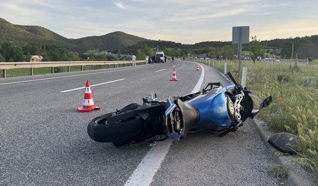 Kütahya'da motosiklet bariyere çarptı, sürücü öldü!
