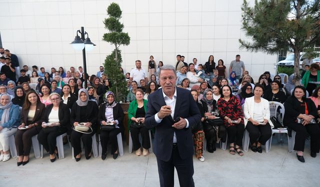 Hulusi Akar, Uşak'ta AK Parti Belediye Başkanlarıyla görüştü