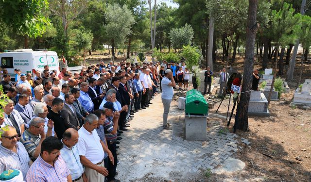 Muğla'da depremde panikataktan dolayı hayatını kaybeden 14 yaşındaki genç defnedildi