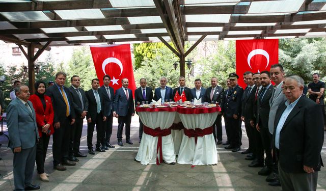Uşak'ta protokol bayramlaştı