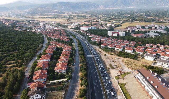 Tatilciler dönüş yoluna çıktı! İzmir, Uşak ve Ankara yolundaki sürücüler de dikkatli olsunlar!