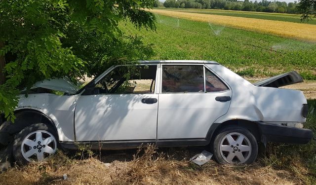 Uşaklı sürücü Afyon Çay'da kaza yaptı! 6 kişi yaralandı