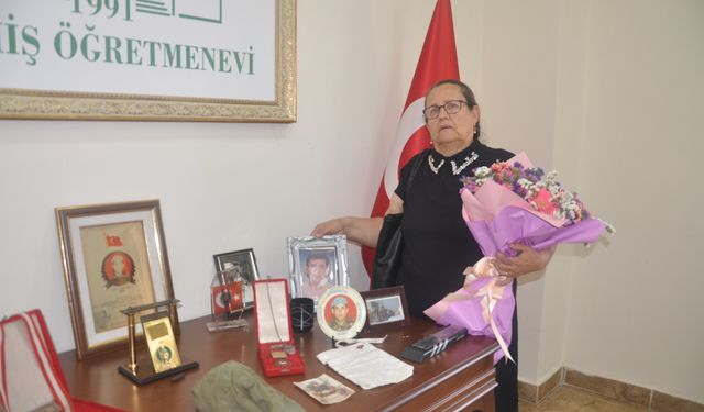 İzmir'de şehit annesi, oğlu anısına sergi açtı