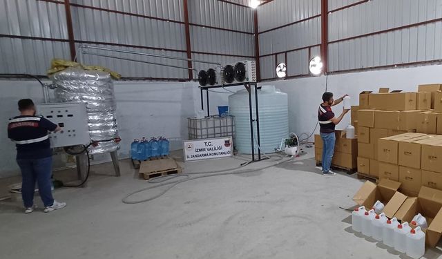 Jandarma İzmir'de kaçak alkole vurgun yaptı!