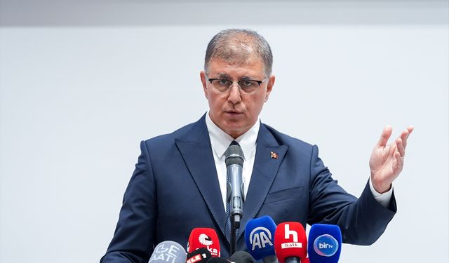 14 ayda İzmir Büyükşehir Belediyesi'ne 1900'e yakın personel aldı, şimdi para yetmediği için 1030 kişiyi çıkaracak!