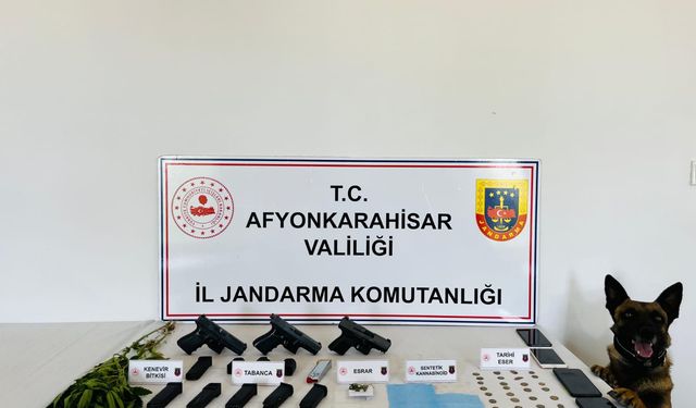 Sinanpaşa'da jandarma yasaklı maddeden 4 kişiyi yakaladı