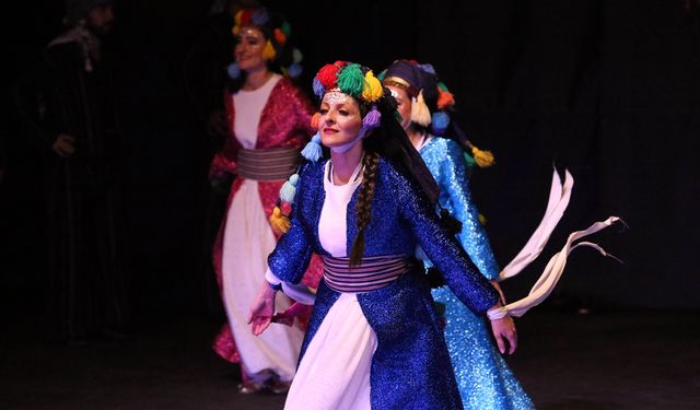Uşak'taki 80 öğretmenden bir birinden güzel farklı kültürele ait danslar