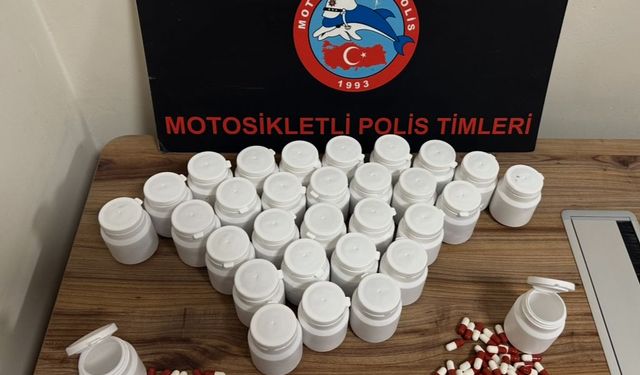 Yunusemre'de otomobilinde yasaklı madde bulunduran 4 kişi gözaltına alındı