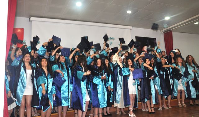 Ege Üniversitesi Sağlık Bilimleri Fakültesi'nin mezuniyeti yapıldı