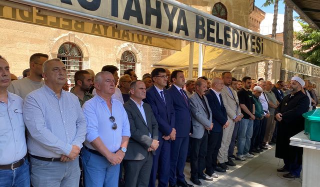 Kütahya CHP İl Başkanı Tamer Yenikaya'nın babası defnedildi