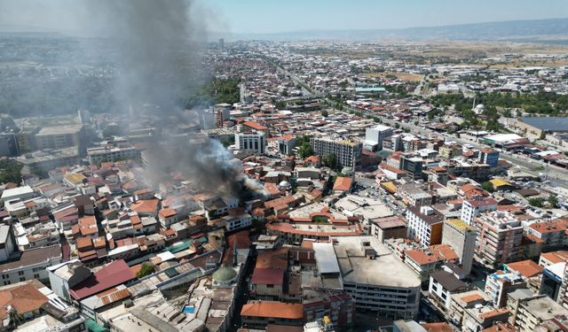 Merkezefendi'de 3 katlı iş yerinde yangın çıktı