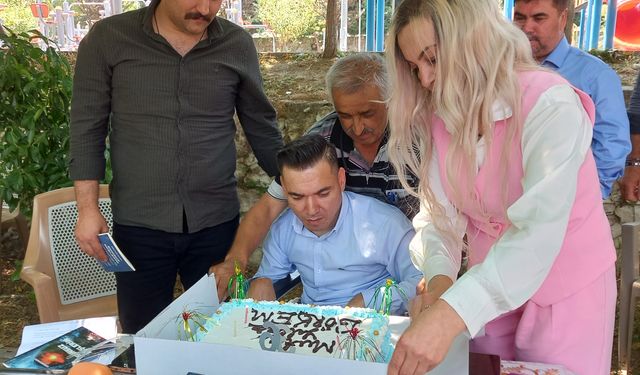 Kale Kaymakamı Gürbüz, engelli kişinin doğum günü kutlamasına katıldı
