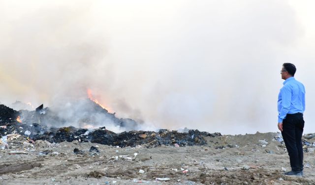 Alaşehir'de çöplük yangını söndürüldü