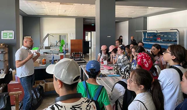 Uşak'taki Deneyap atölyesi öğrencileri, Ustech'i ziyaret etti