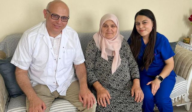 Uşak İl Sağlık Müdürlüğü, evde bakım hizmeti alan hastaların her zaman yanında