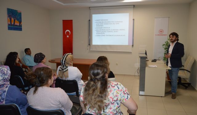 Uşak Eğitim ve Araştırma Hastanesi'nde hasta yakınlarıyla iletişim eğitimi verildi