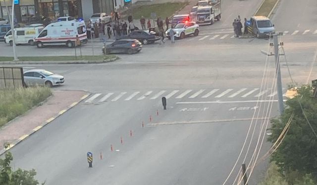 Uşak'ta Kalfa Korusu'ndaki Çocuk Kent kavşağında trafik kazalarına çözüm bekleniyor