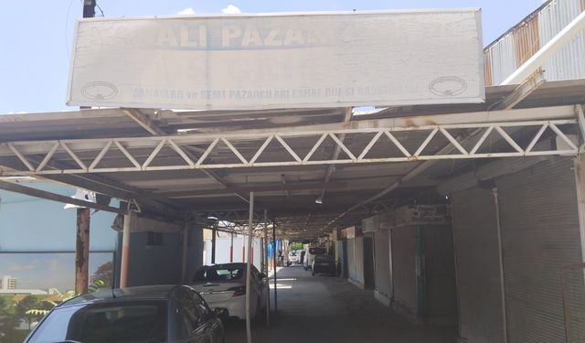 Uşak'ta harabeye dönen Çarşamba pazarı bir an önce yenilenmeli