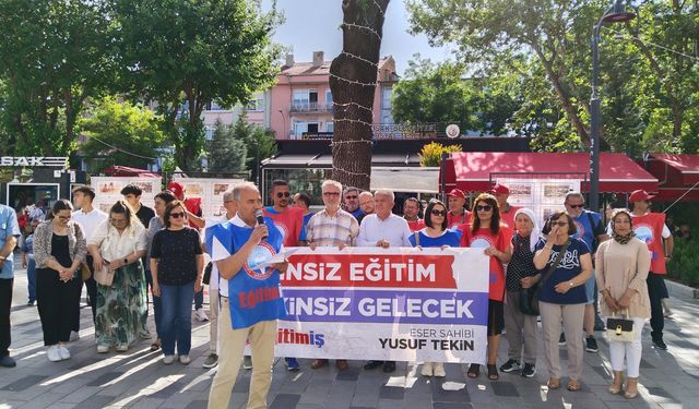 Uşak'ın İsmetpaşa Caddesi'nde okullarda yaşanan sorunları bir kez daha hatırlattılar