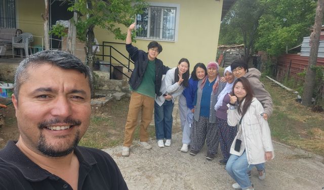 Denizlili tercüman, kazası geçiren Çinli turistleri evinde ağırladı