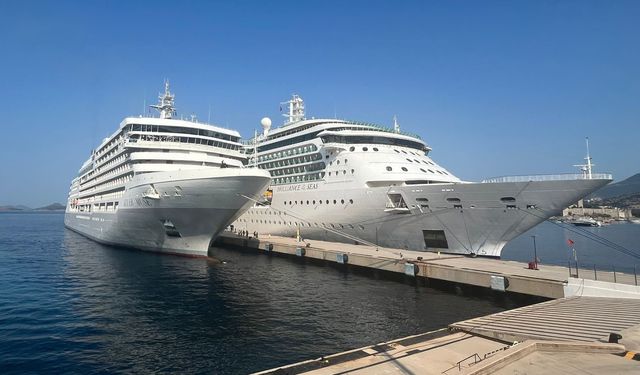 Bodrum'a iki kruvaziyerle 2 bin 935 turist geldi
