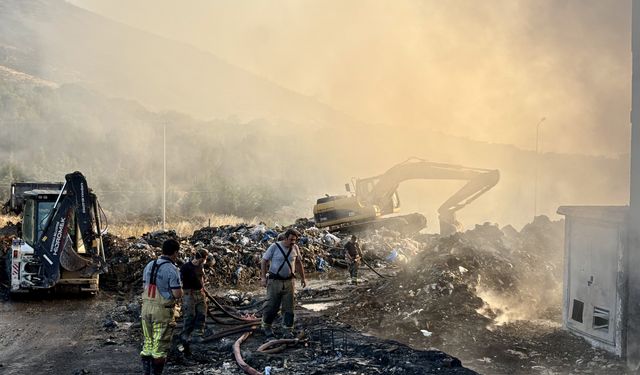 Karşıyaka'da geri dönüşüm tesisindeki yangın söndürüldü