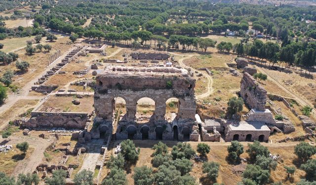 Anadolu'nun en büyük hamamı olan Efeler'deki Tralleis'teki havuz doldurulacak
